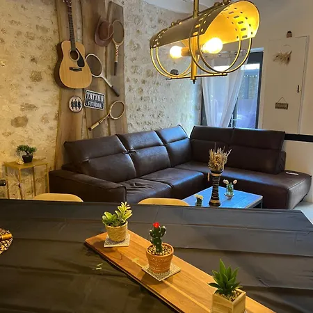 Ferienhaus Charmante Maison Attenante Avec Jardinet Prive *
